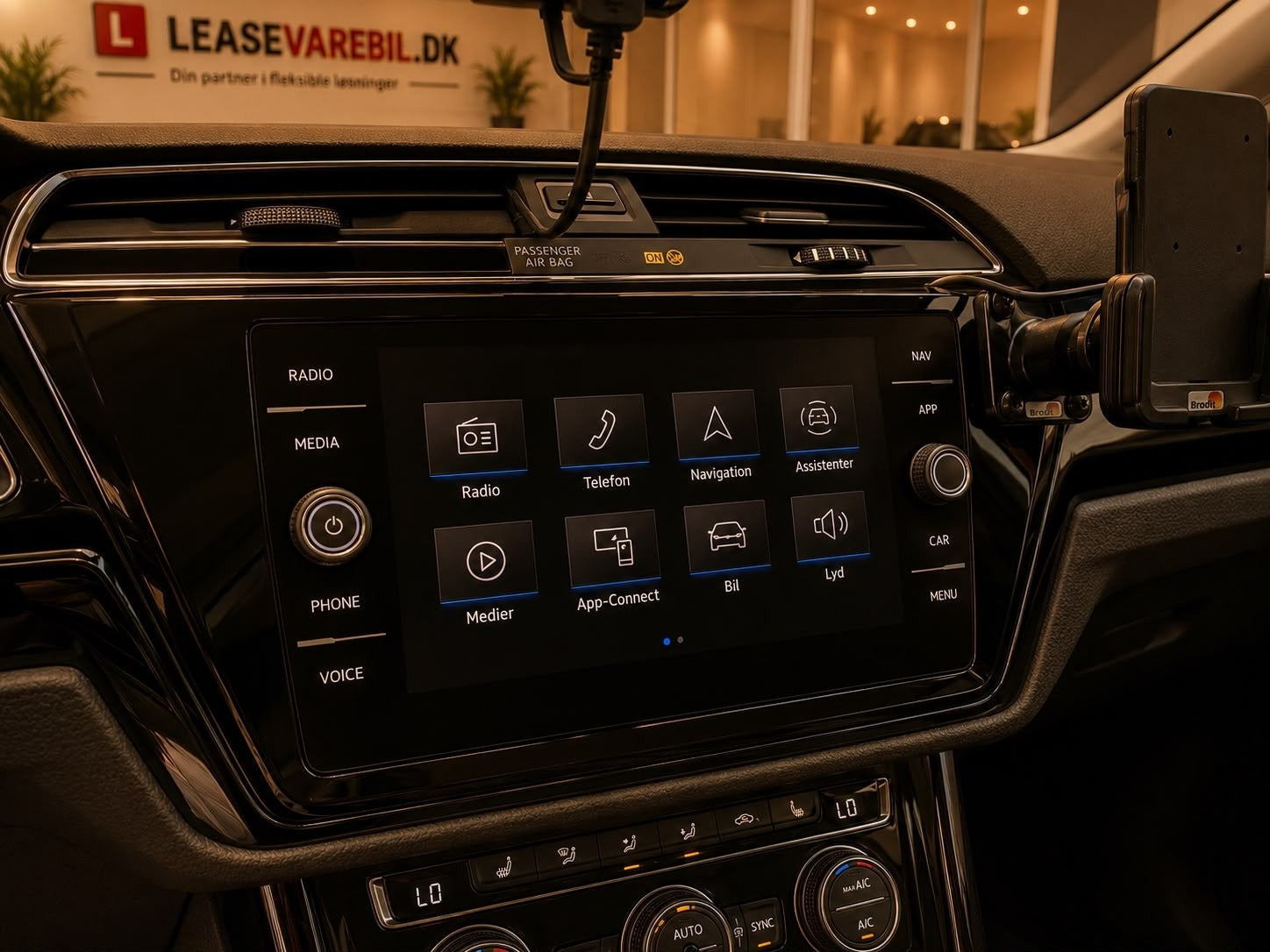 Sølv VW Touran fra 2022