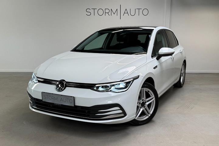 Hvid VW Golf VIII fra 2020 set udefra