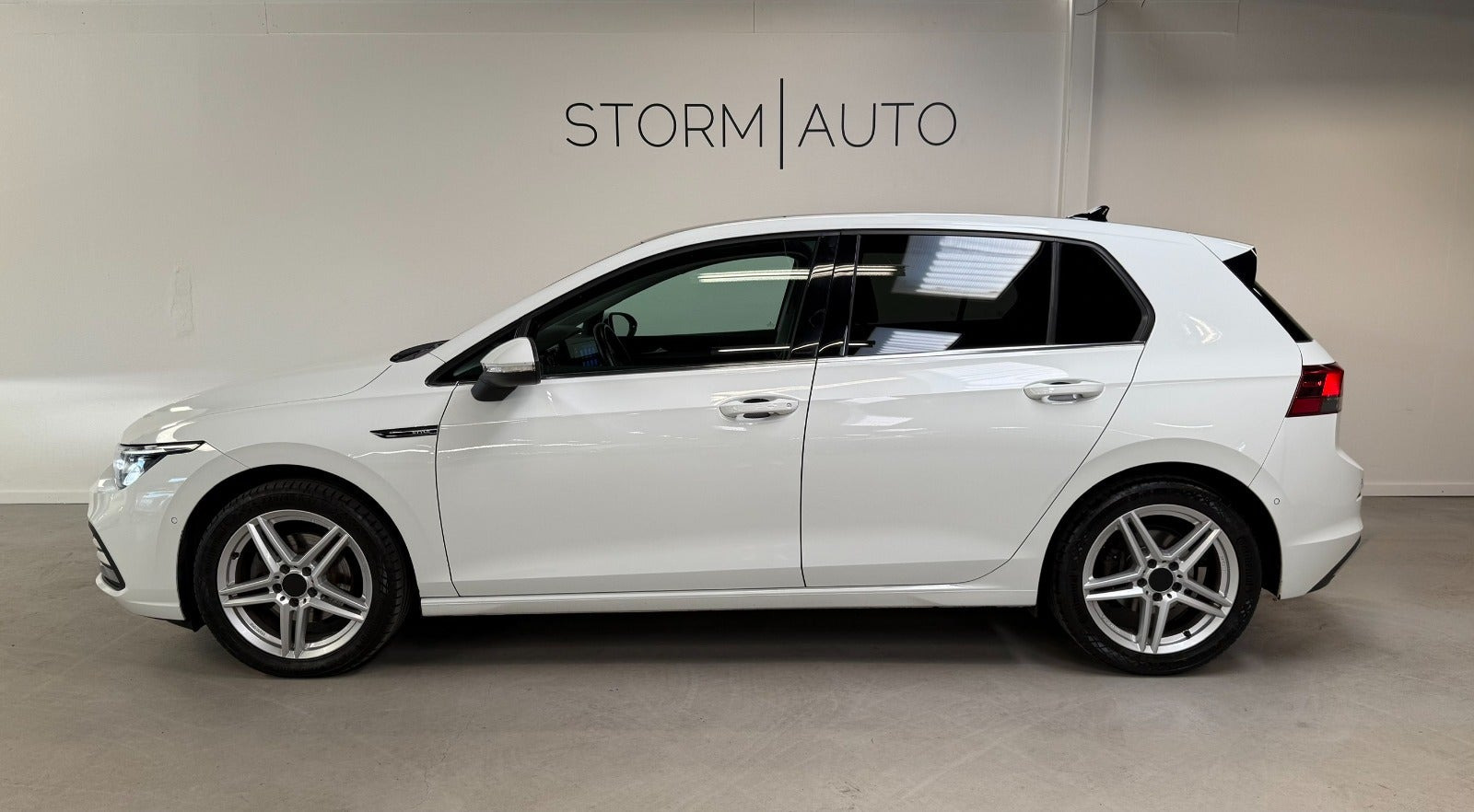 Hvid VW Golf VIII fra 2020