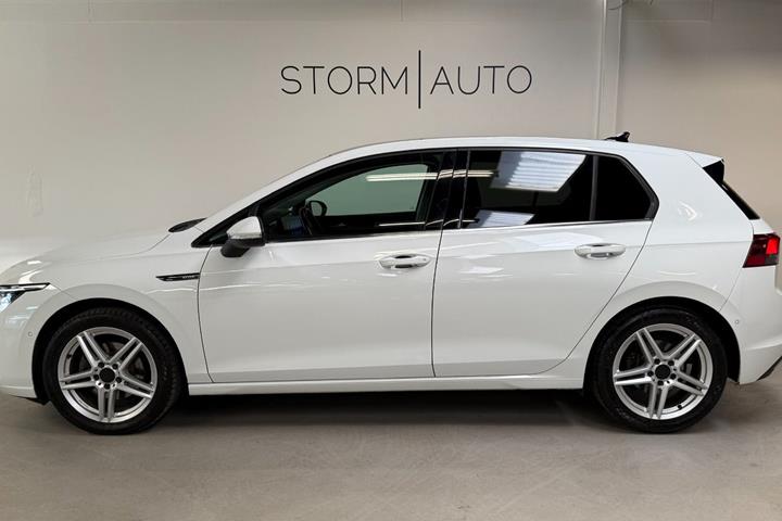 Hvid VW Golf VIII fra 2020