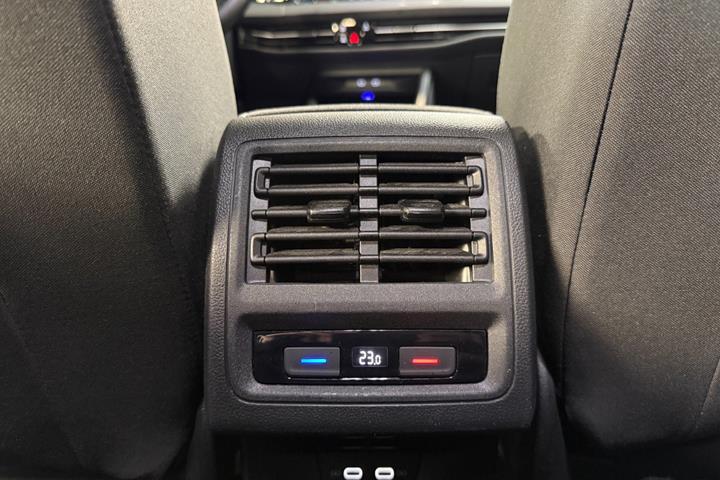 Hvid VW Golf VIII fra 2020
