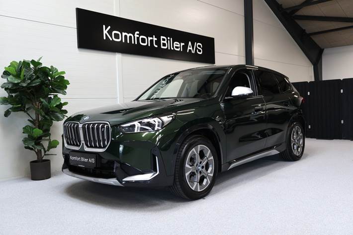 Grøn BMW iX1 fra 2023