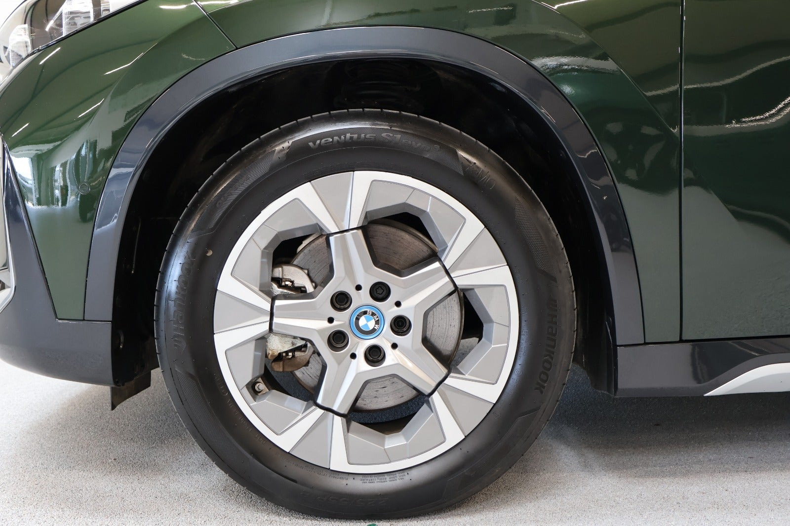 Grøn BMW iX1 fra 2023