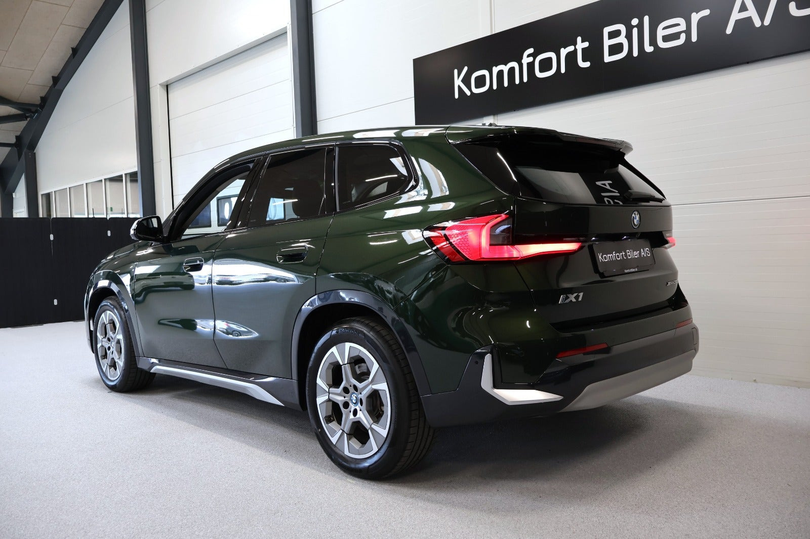 Grøn BMW iX1 fra 2023