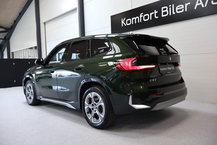 Grøn BMW iX1 fra 2023