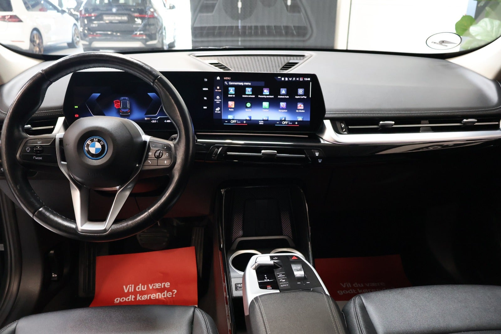 Grøn BMW iX1 fra 2023