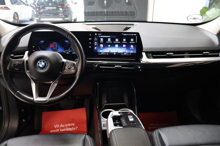 Grøn BMW iX1 fra 2023