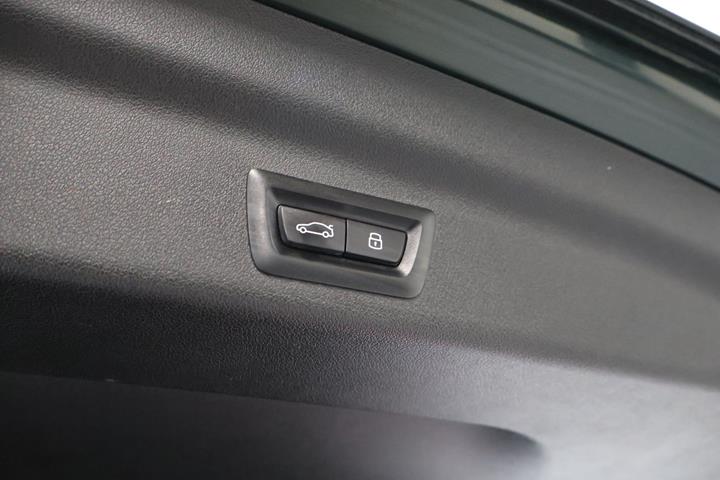 Grøn BMW iX1 fra 2023
