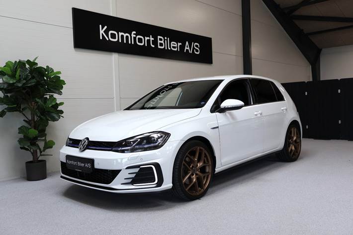 Hvid VW Golf VII fra 2018