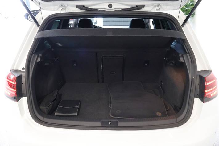 Hvid VW Golf VII fra 2018