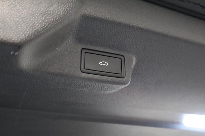 Grøn VW ID.Buzz fra 2025