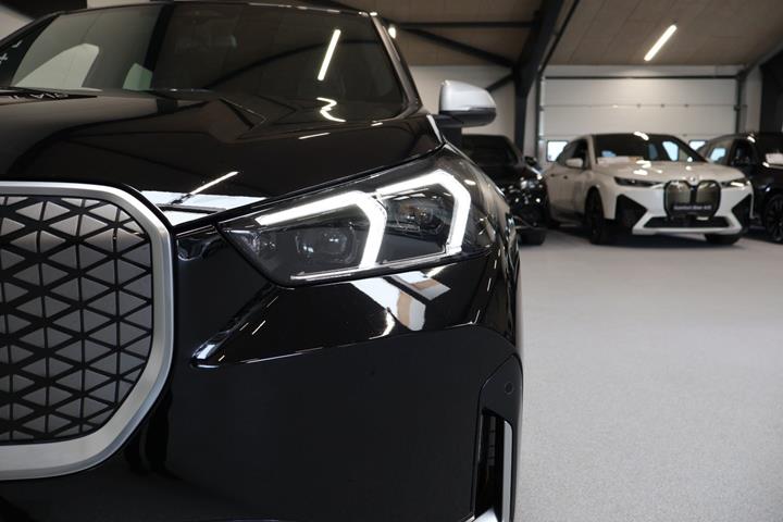 Sort BMW iX1 fra 2024