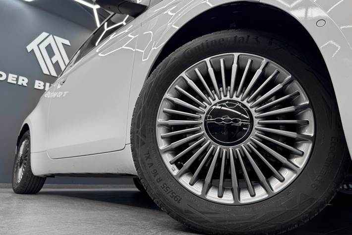 Hvid Fiat 500e fra 2023