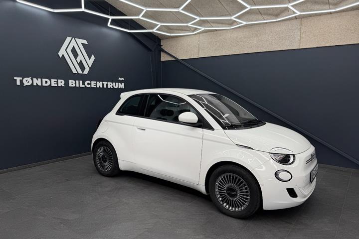 Hvid Fiat 500e fra 2023