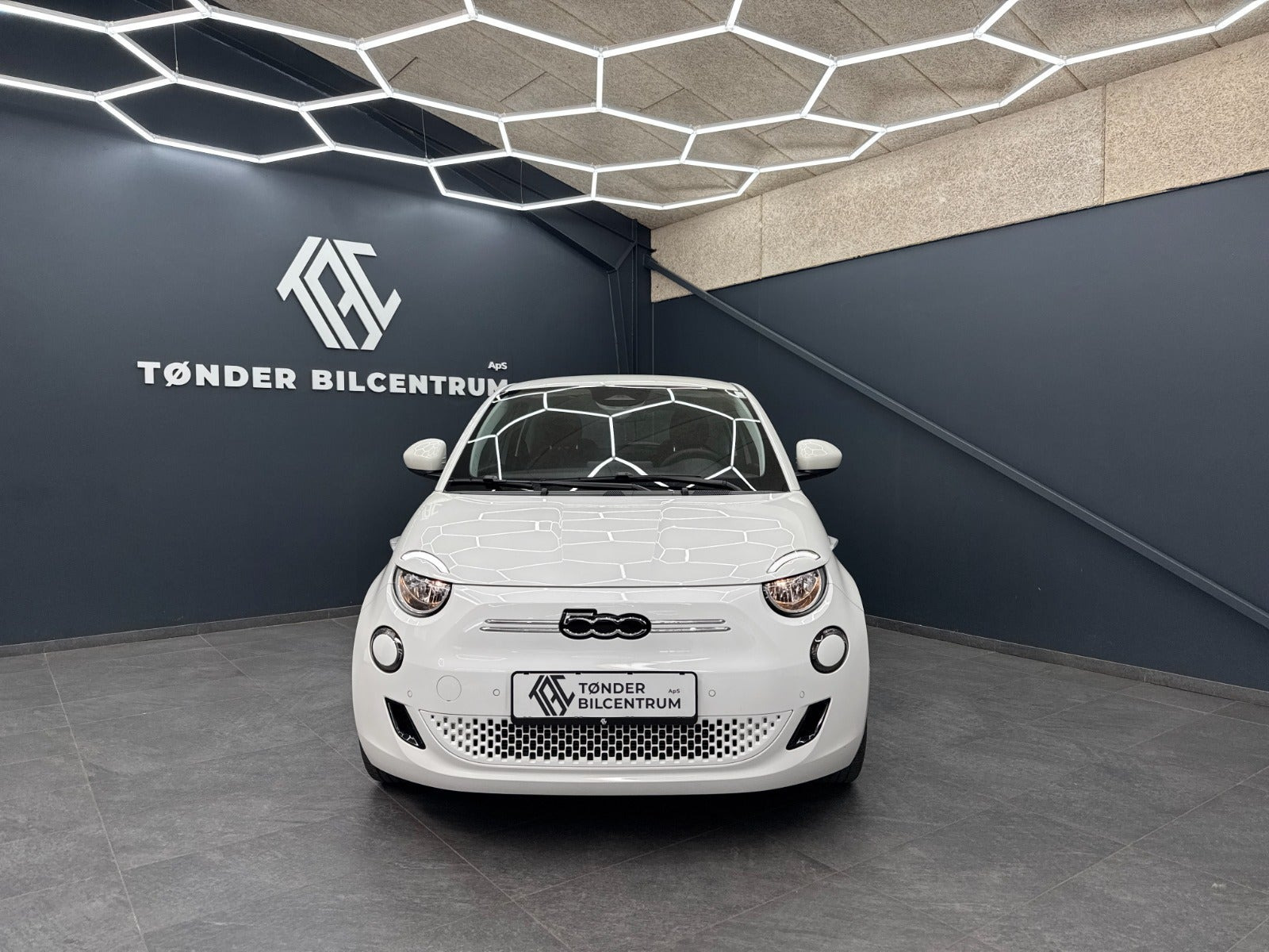 Hvid Fiat 500e fra 2023