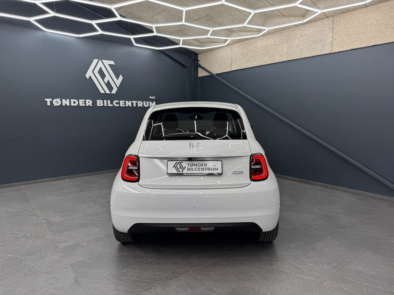 Hvid Fiat 500e fra 2023