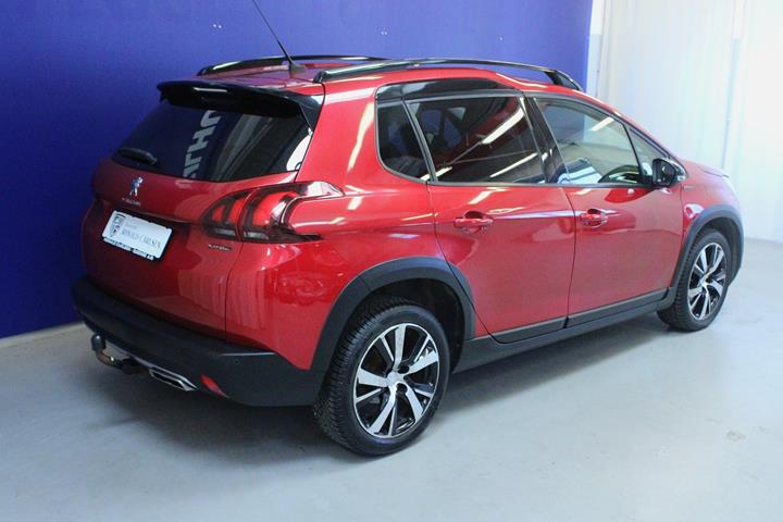 Rød Peugeot 2008 fra 2018