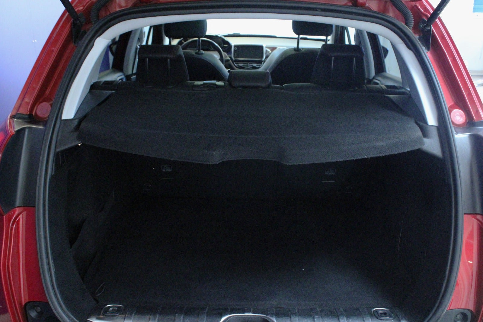 Rød Peugeot 2008 fra 2018