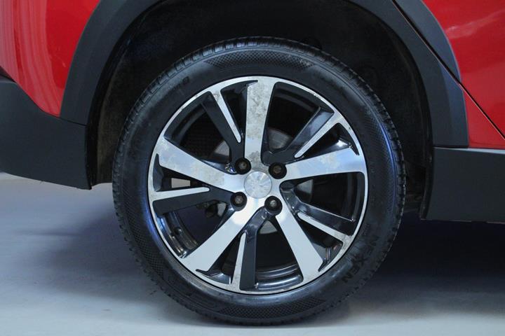 Rød Peugeot 2008 fra 2018