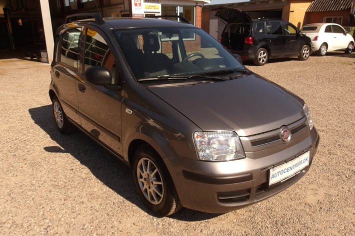 Grå Fiat Panda fra 2012