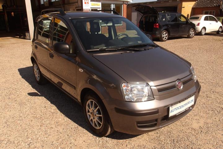 Grå Fiat Panda fra 2012
