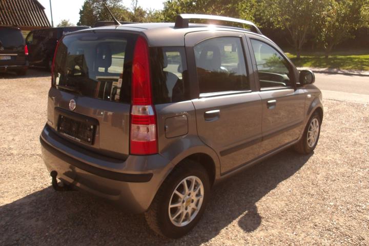 Grå Fiat Panda fra 2012