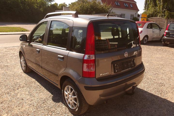 Grå Fiat Panda fra 2012