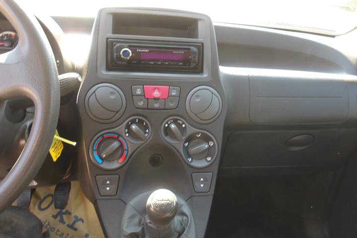 Grå Fiat Panda fra 2012