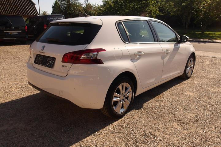 Hvid Peugeot 308 fra 2016