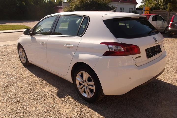 Hvid Peugeot 308 fra 2016