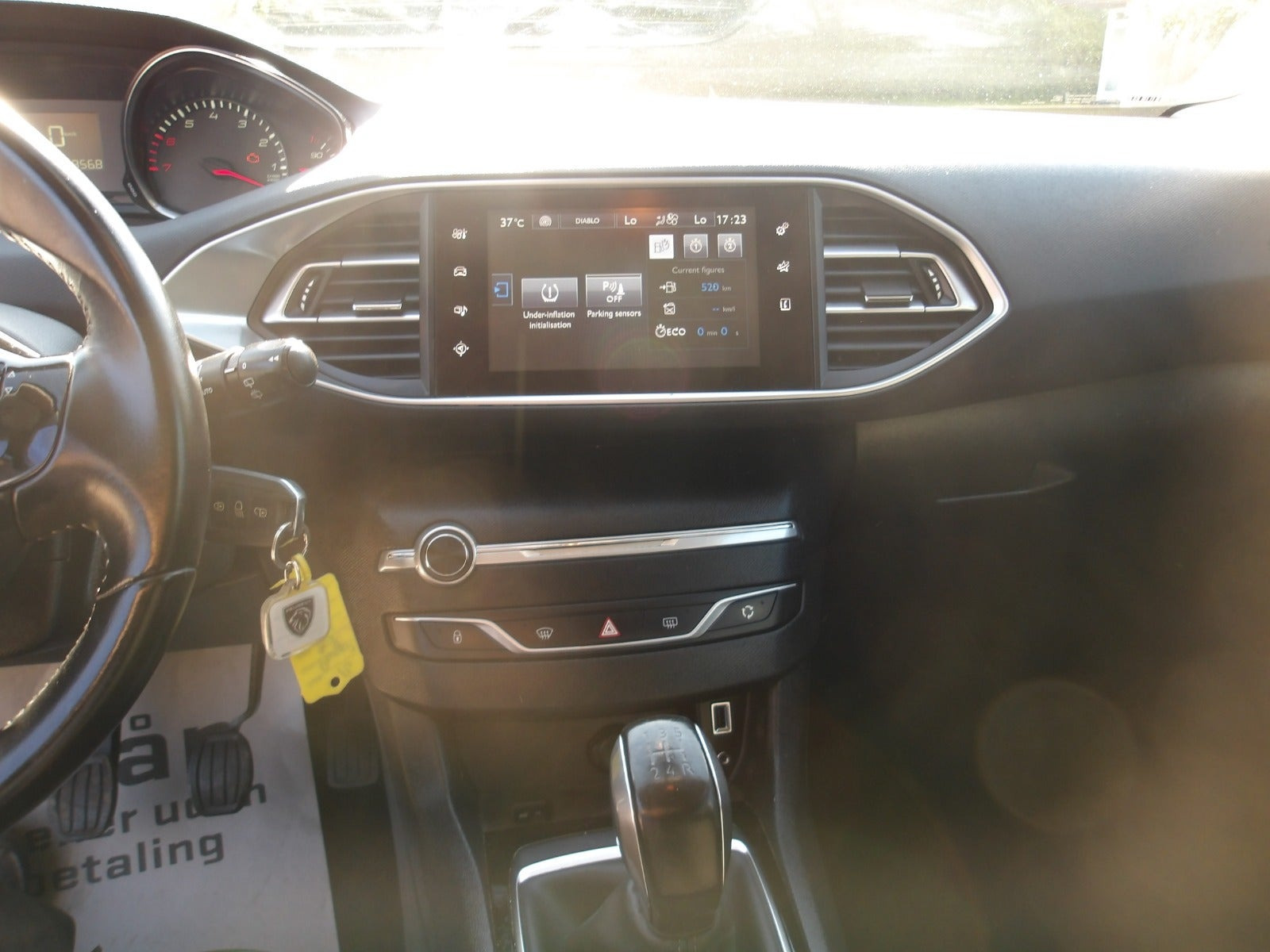 Hvid Peugeot 308 fra 2016