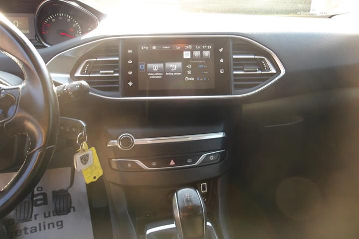 Hvid Peugeot 308 fra 2016