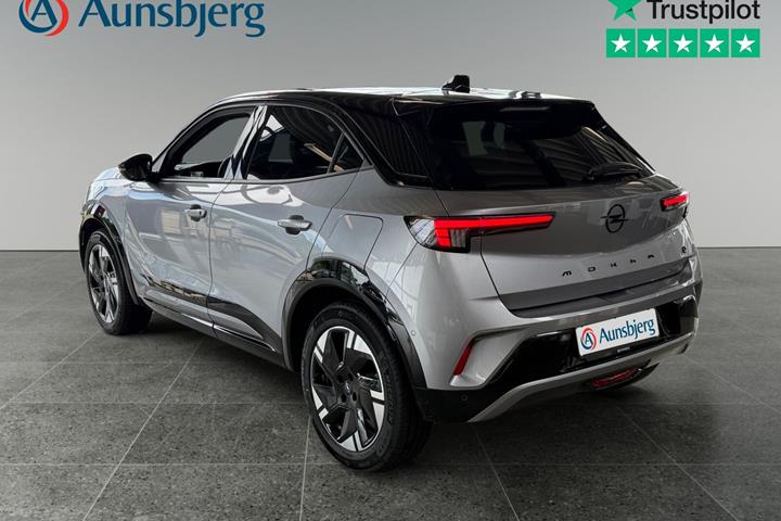 Grå Opel Mokka-e fra 2025