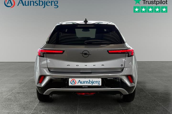 Grå Opel Mokka-e fra 2025