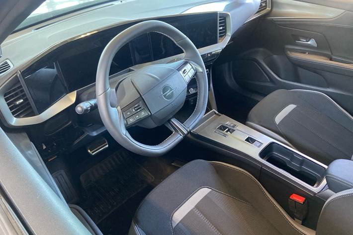 Sort Opel Mokka-e fra 2025