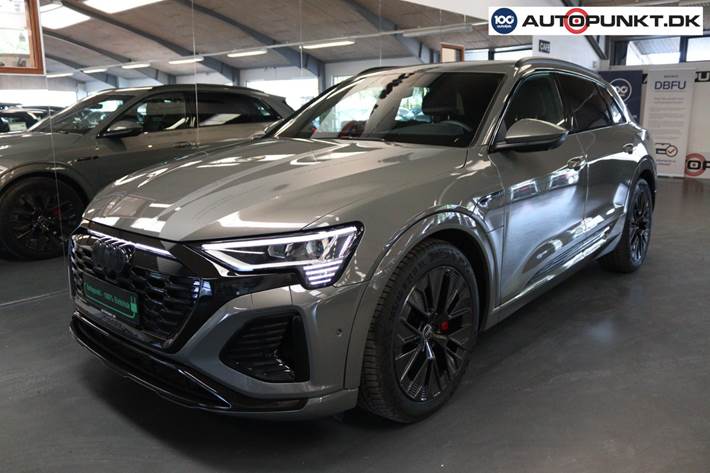 Grå Audi Q8 e-tron fra 2024