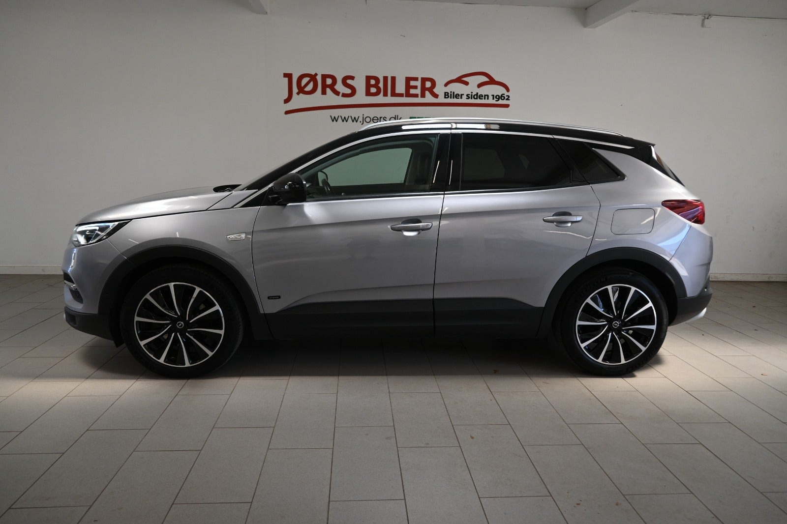 Grå Opel Grandland X fra 2021
