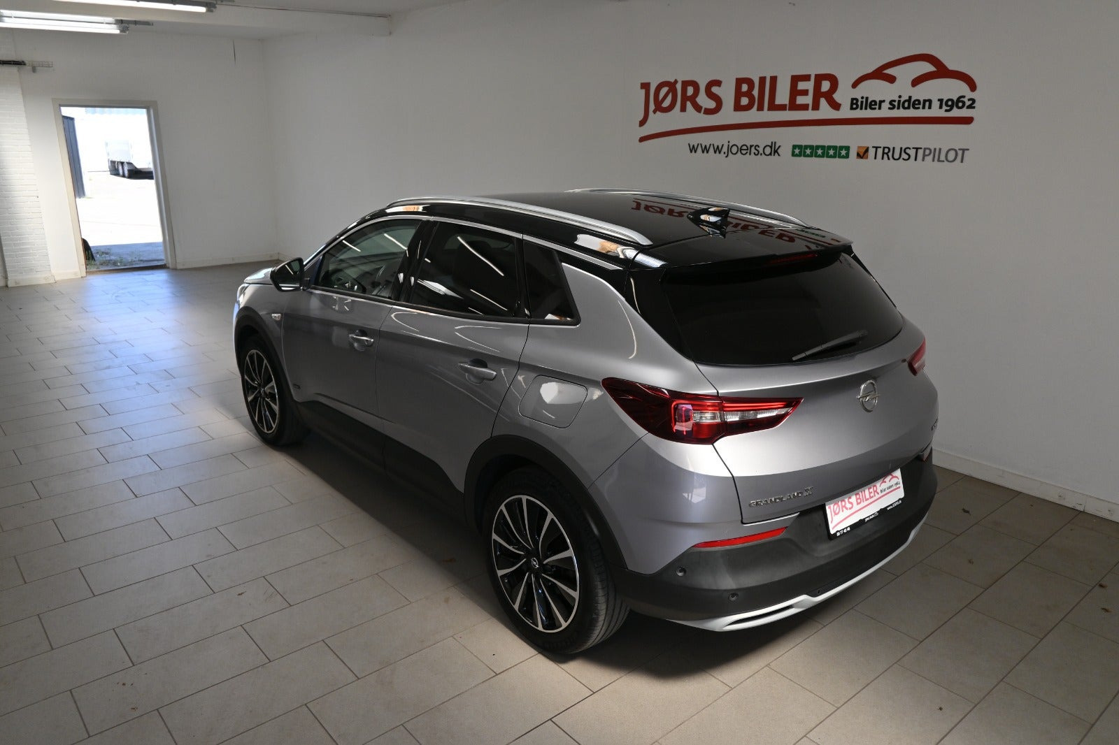 Grå Opel Grandland X fra 2021