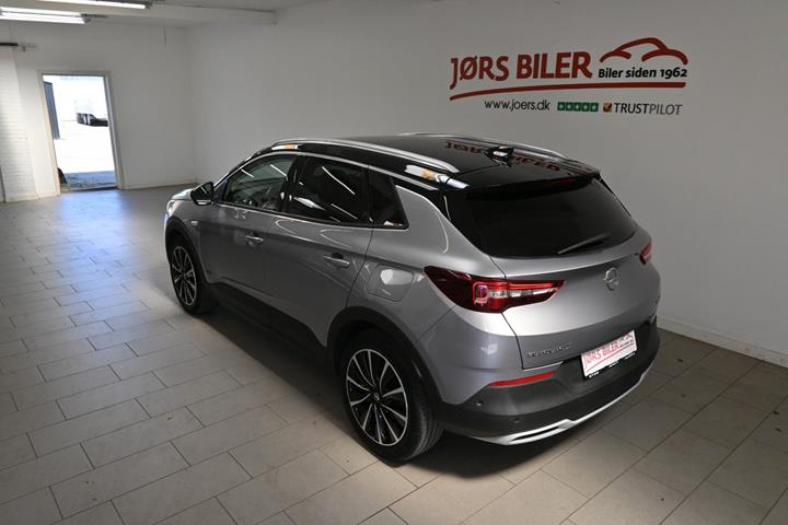 Grå Opel Grandland X fra 2021