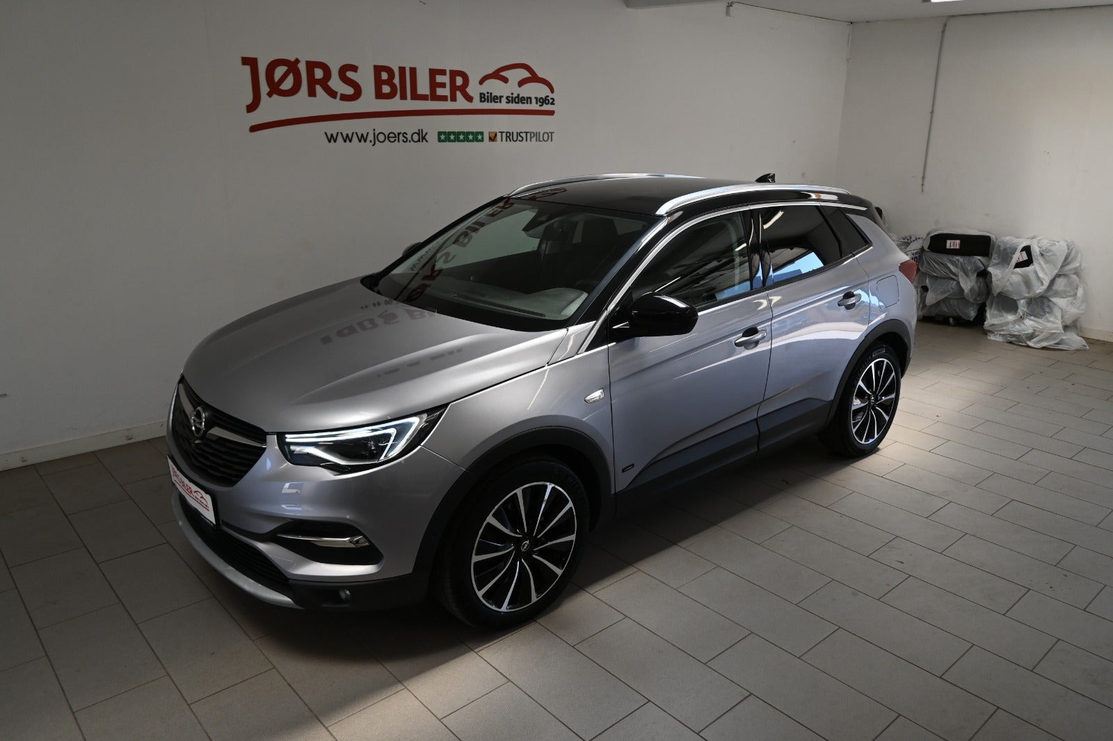 Grå Opel Grandland X fra 2021