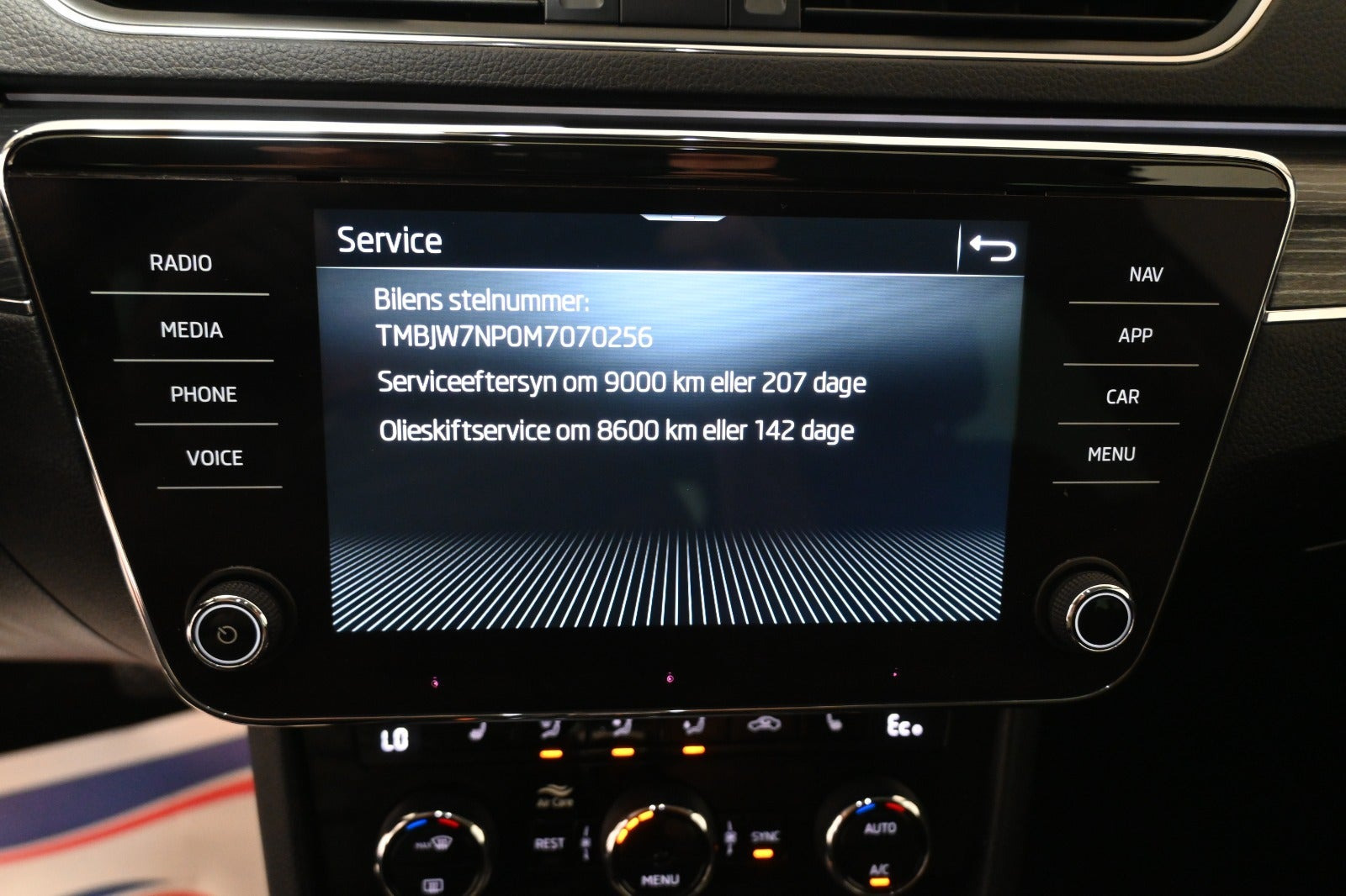 Grå Skoda Superb fra 2021