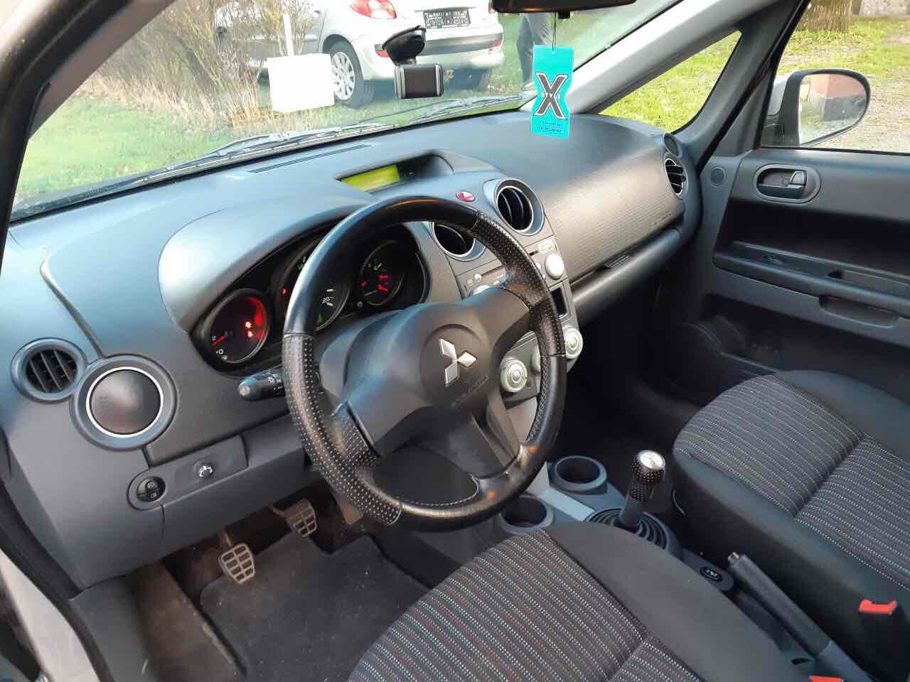Grå Mitsubishi Colt fra 2007