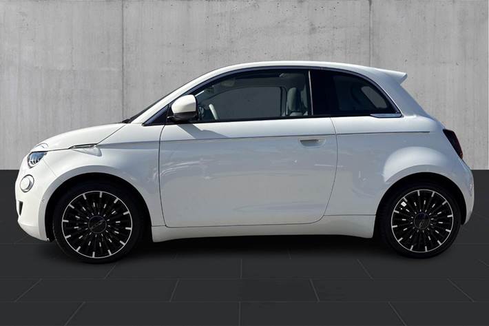 Hvid Fiat 500e fra 2023