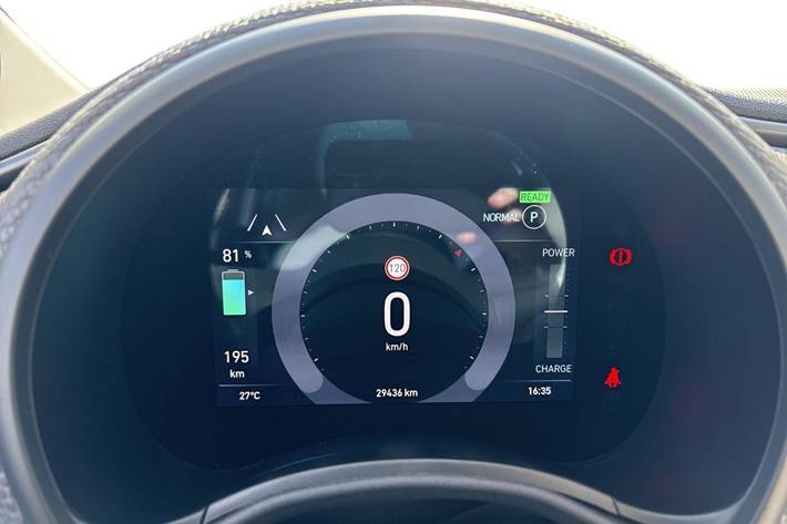 Hvid Fiat 500e fra 2023