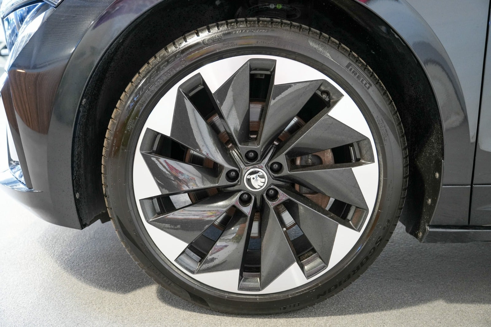 Sort Skoda Enyaq fra 2022