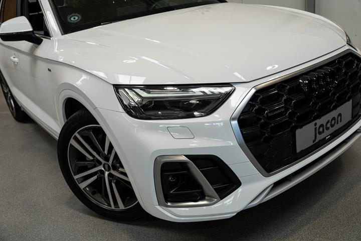 Hvid Audi Q5 fra 2022