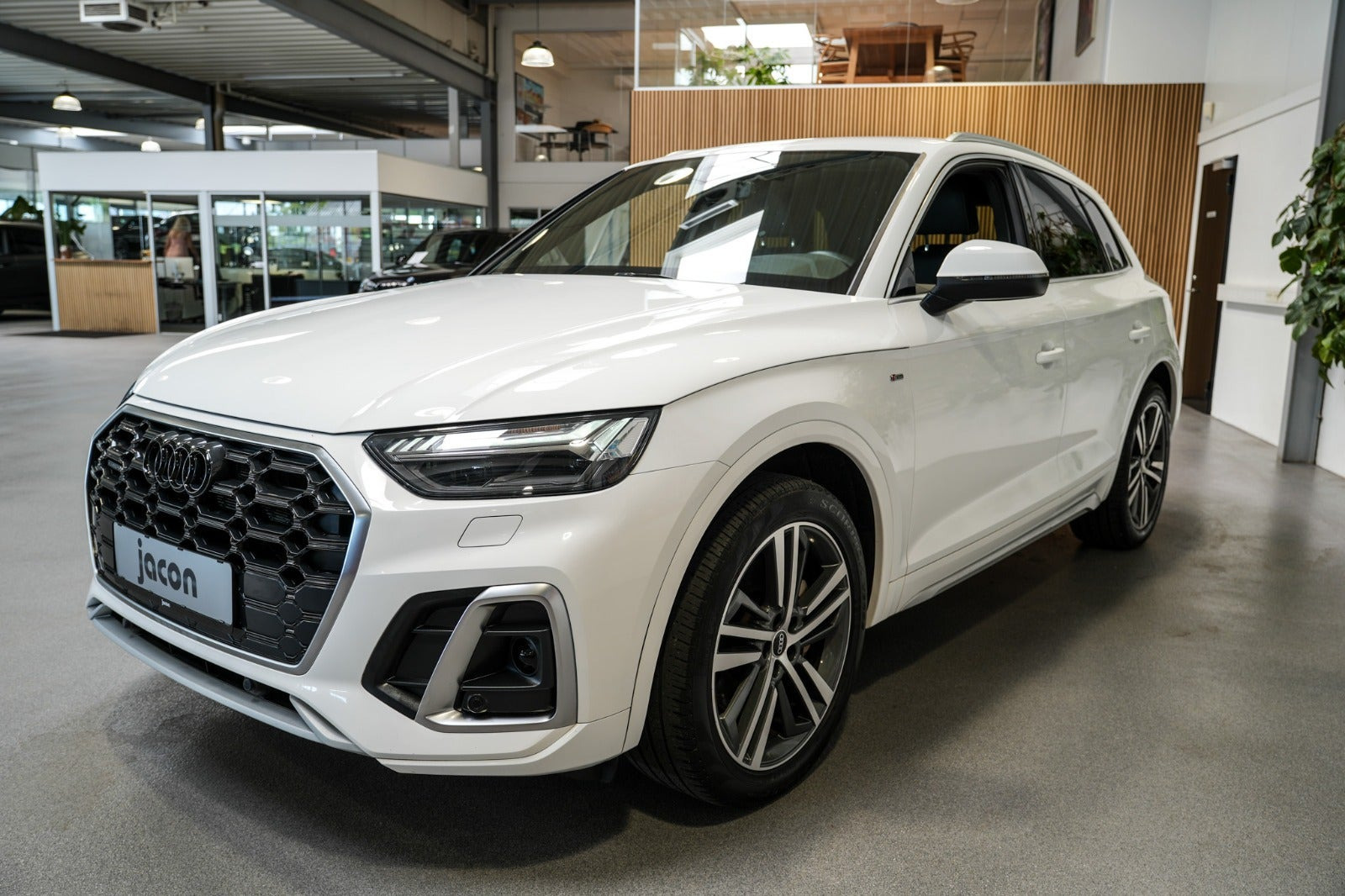 Hvid Audi Q5 fra 2022