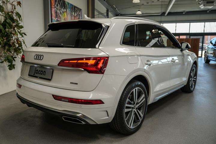 Hvid Audi Q5 fra 2022