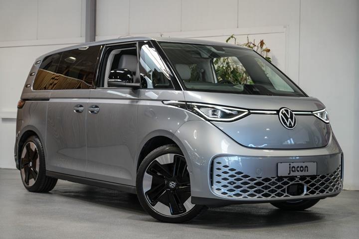Grå VW ID.Buzz fra 2023 set udefra