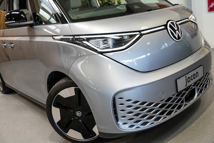 Grå VW ID.Buzz fra 2023